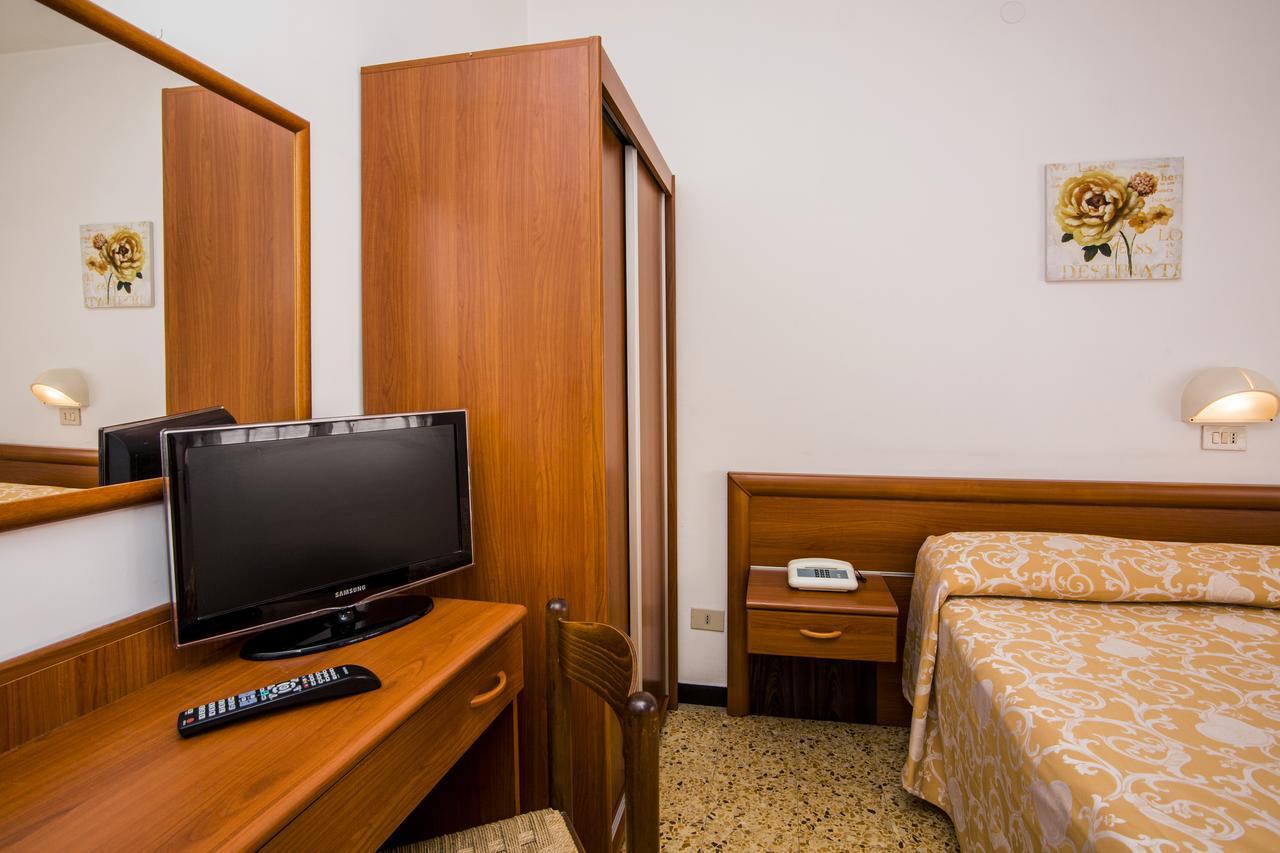 B&B Hotel Costa Azzurra スポトルノ エクステリア 写真